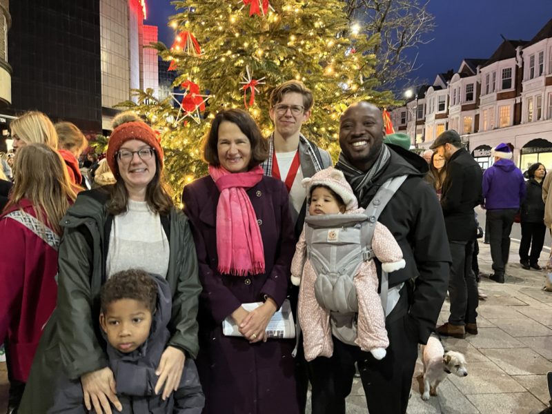 Muswell Hill was full of Christmas cheer when the lights were turned on at "A Very Merry Muswell".  Please support our local traders and shop, eat & drink local this festive season.  