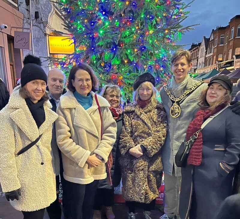 A magical Myddleton Road Christmas lights switch on.  Thank you to all the volunteers, Lucy from the market team, and Melanie Masson for the music including a beautiful rendition of Holy Night.  With Councillors Emily Arkell, Sean O